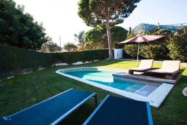 Foto 1 de Xalet en venda a Cabrera de Mar de 4 habitacions amb terrassa i piscina