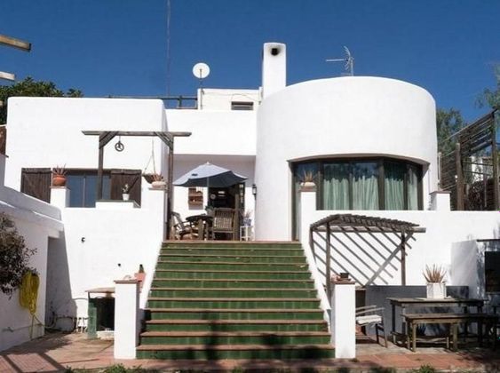 Foto 1 de Chalet en venta en Vallpineda - Santa Bàrbara de 3 habitaciones con terraza y piscina