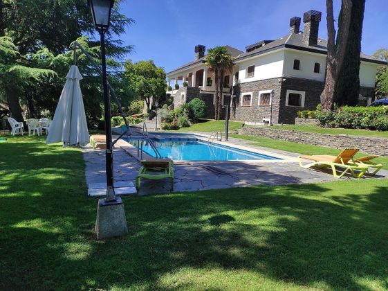 Foto 2 de Xalet en venda a Los Robles de 7 habitacions amb terrassa i piscina
