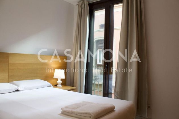 Foto 1 de Pis en lloguer a El Gòtic de 2 habitacions amb terrassa i aire acondicionat
