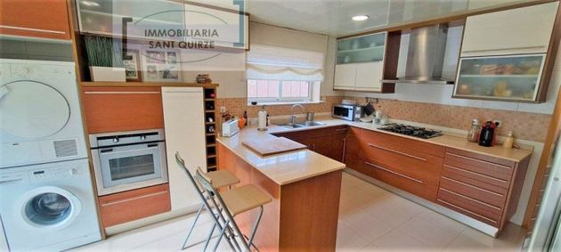 Foto 2 de Casa en venta en Sant Quirze Parc- Vallsuau - Castellet de 4 habitaciones con piscina y aire acondicionado