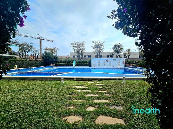 Foto 1 de Piso en venta en Premià de Mar de 3 habitaciones con terraza y piscina