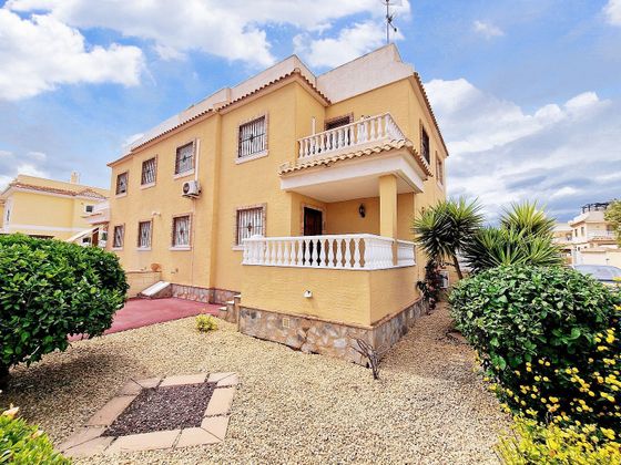 Foto 2 de Casa adosada en venta en Ciudad Quesada de 3 habitaciones con terraza y piscina