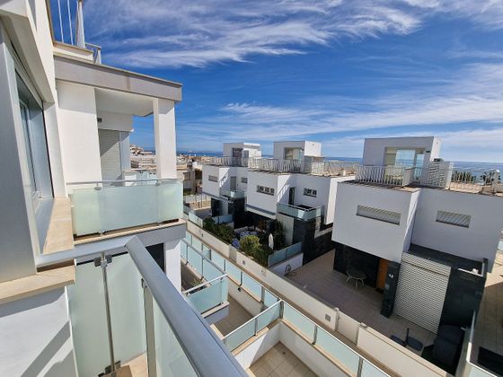 Foto 1 de Casa en venta en calle Chile de 3 habitaciones con terraza y piscina