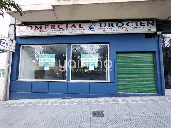 Foto 1 de Local en venda a avenida De Madrid de 334 m²