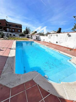 Foto 1 de Chalet en venta en Calalberche de 4 habitaciones con terraza y piscina