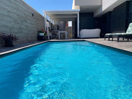 Foto 1 de Chalet en venta en Águilas ciudad de 3 habitaciones con terraza y piscina