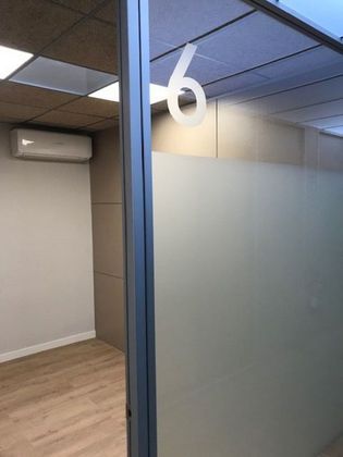 Foto 2 de Alquiler de oficina en calle De Brusi de 15 m²