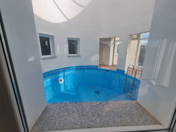 Foto 1 de Xalet en venda a calle Pluton de 4 habitacions amb terrassa i piscina
