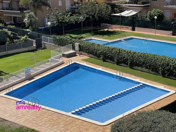 Foto 1 de Pis en venda a Prat de Cunit de 4 habitacions amb terrassa i piscina