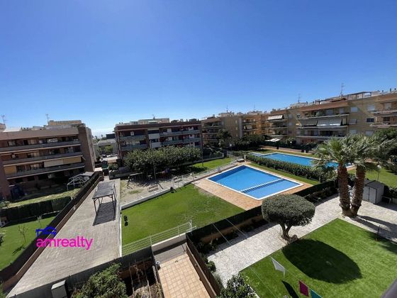 Foto 2 de Venta de piso en Prat de Cunit de 4 habitaciones con terraza y piscina