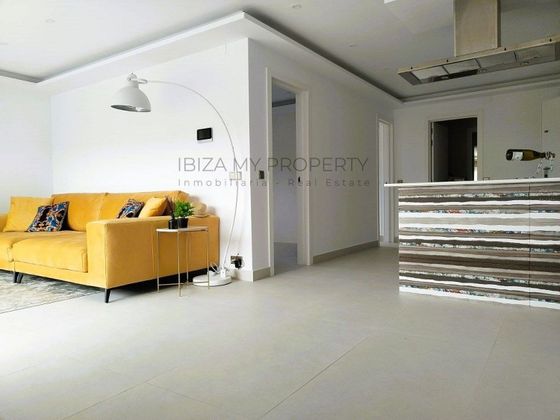 Foto 2 de Piso en venta en Marina Botafoc - Platja de Talamanca de 2 habitaciones con aire acondicionado y ascensor