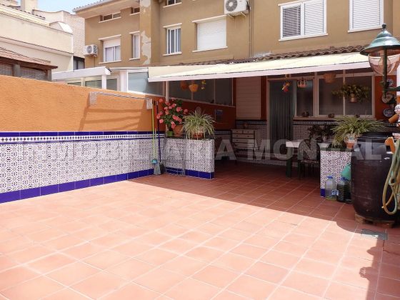 Foto 1 de Casa adosada en venta en Marianao de 5 habitaciones con terraza y garaje