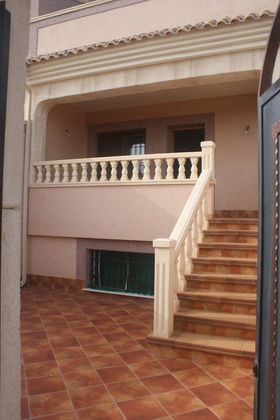 Foto 2 de Casa adossada en venda a Los Balcones - Los Altos del Edén de 2 habitacions amb terrassa i piscina