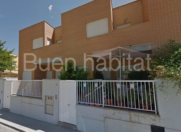 Foto 1 de Casa en venda a Guardamar de 4 habitacions amb garatge