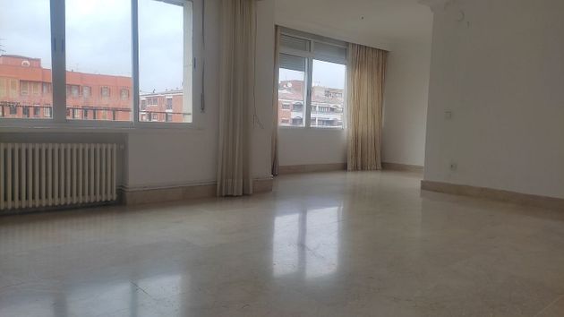 Foto 2 de Piso en alquiler en Santa Marina - La Paz de 4 habitaciones con garaje y aire acondicionado