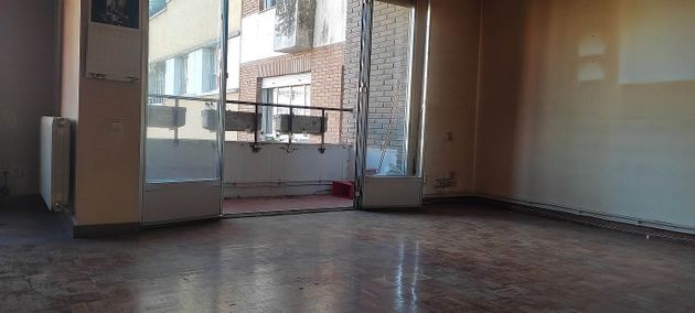 Foto 1 de Piso en venta en Santa Marina - La Paz de 4 habitaciones con terraza y calefacción