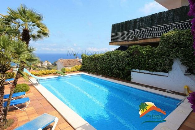 Foto 2 de Chalet en venta en calle Sant Ramon de 5 habitaciones con terraza y piscina
