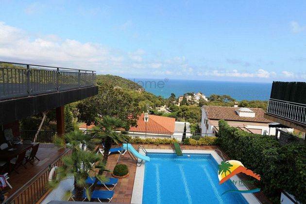 Foto 1 de Chalet en venta en calle Sant Ramon de 5 habitaciones con terraza y piscina