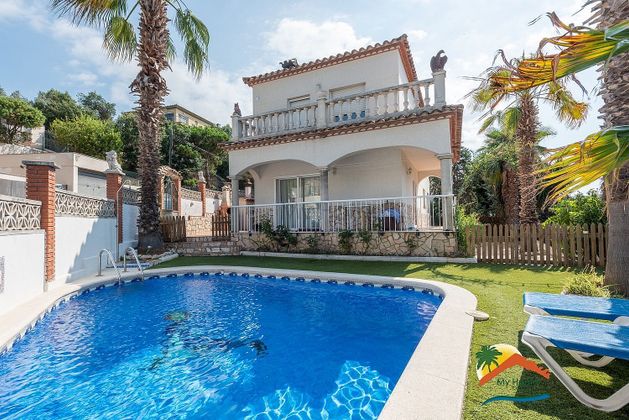 Foto 1 de Xalet en venda a calle Arbúcies de 6 habitacions amb terrassa i piscina