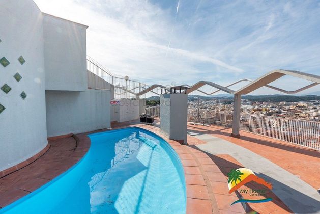 Foto 2 de Piso en venta en pasaje Turó de L'estelat de 2 habitaciones con terraza y piscina