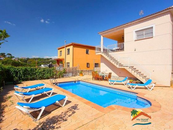 Foto 1 de Chalet en venta en calle Andorra de 4 habitaciones con terraza y piscina