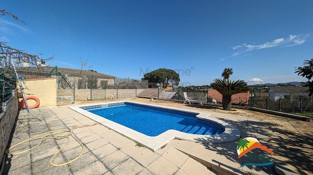 Foto 2 de Chalet en venta en calle Juli Cèsar de 4 habitaciones con terraza y piscina