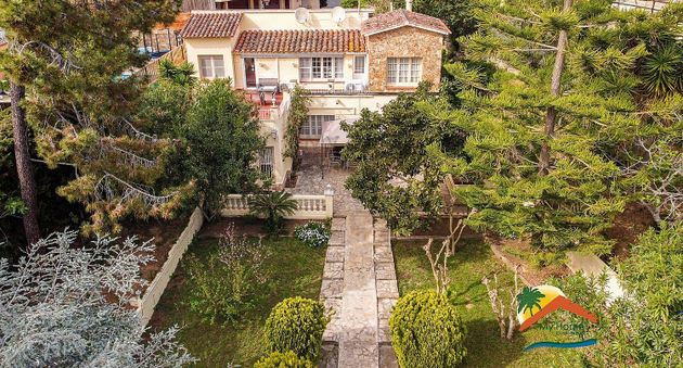 Foto 1 de Chalet en venta en calle Serra de Bergueda de 4 habitaciones con terraza y piscina