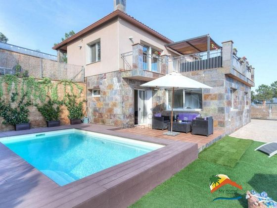 Foto 1 de Xalet en venda a urbanización Mont Lloret de 3 habitacions amb terrassa i piscina