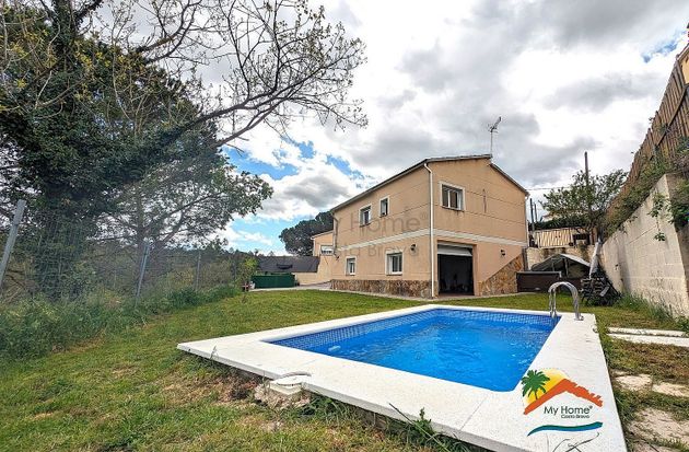 Foto 1 de Xalet en venda a calle Del Pedraforca de 3 habitacions amb terrassa i piscina