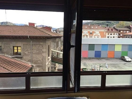 Foto 2 de Pis en venda a calle Reguera Para de 3 habitacions amb terrassa i mobles