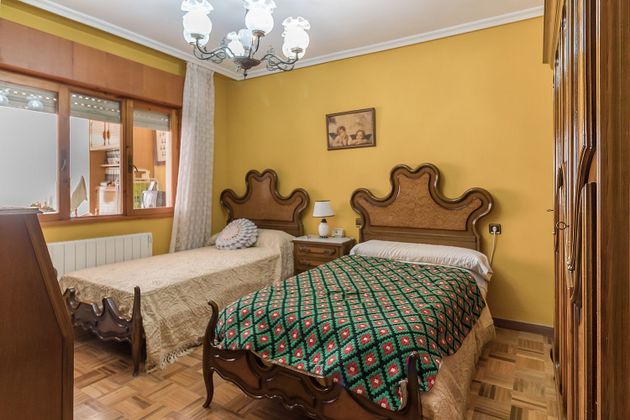 Foto 2 de Pis en venda a calle Vicente Regueral de 2 habitacions amb terrassa i calefacció