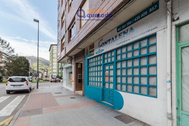 Foto 2 de Alquiler de local en calle De Vicente Regueral de 95 m²