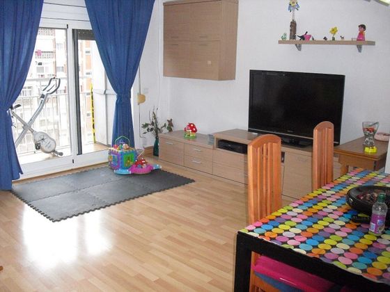Foto 1 de Piso en venta en Artigas - Llefià de 3 habitaciones con balcón y calefacción