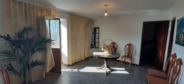 Foto 2 de Casa adossada en venda a calle La Estación de 5 habitacions amb terrassa i piscina