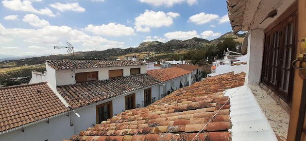 Foto 1 de Casa adossada en venda a calle Carmona de 6 habitacions amb terrassa i balcó