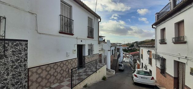 Foto 2 de Casa adossada en venda a calle Cantarrana de 4 habitacions amb terrassa i balcó