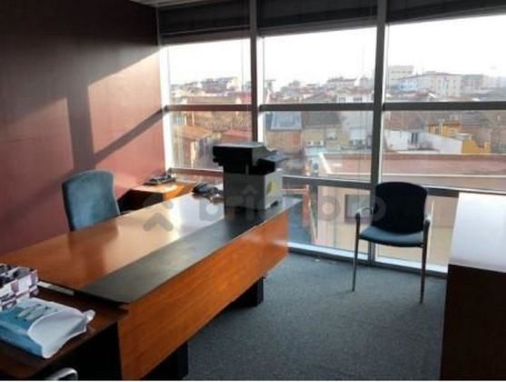 Foto 2 de Oficina en venda a avenida De Francesc Macià de 218 m²