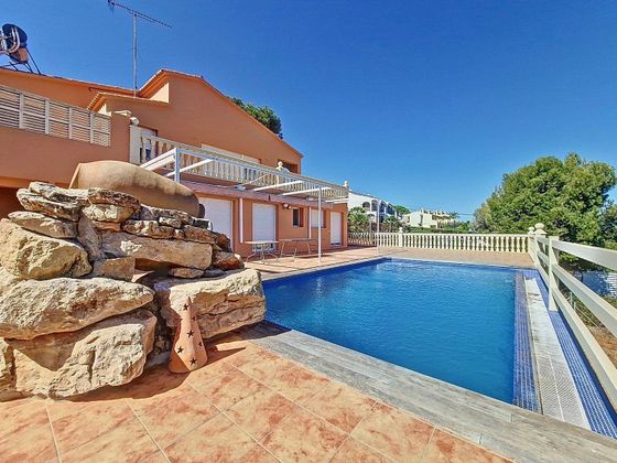 Foto 1 de Venta de chalet en El Montgó de 4 habitaciones con terraza y piscina