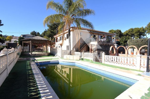 Foto 1 de Xalet en venda a Sierra Perenchiza - Cumbres de Calicanto - Santo Domingo de 8 habitacions amb terrassa i piscina