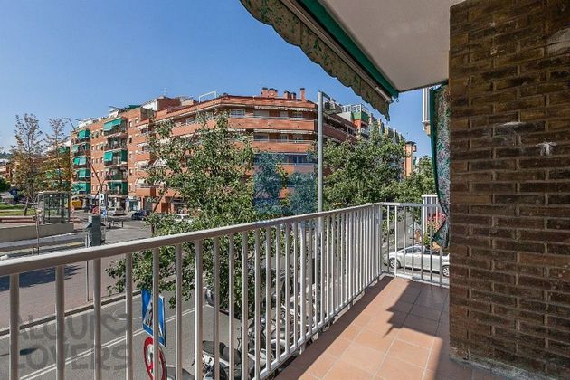 Foto 1 de Pis en venda a Passeig Maragall - Zona Estació de 3 habitacions amb balcó i ascensor