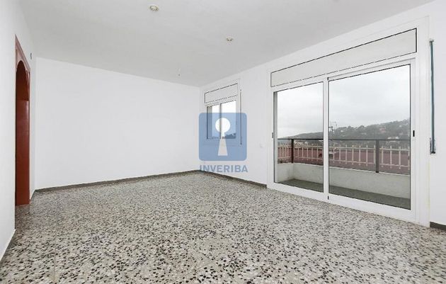Foto 2 de Pis en venda a Corbera de Llobregat de 3 habitacions amb balcó