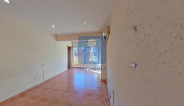 Foto 1 de Ático en venta en Centre - Cornellà de Llobregat de 3 habitaciones con aire acondicionado