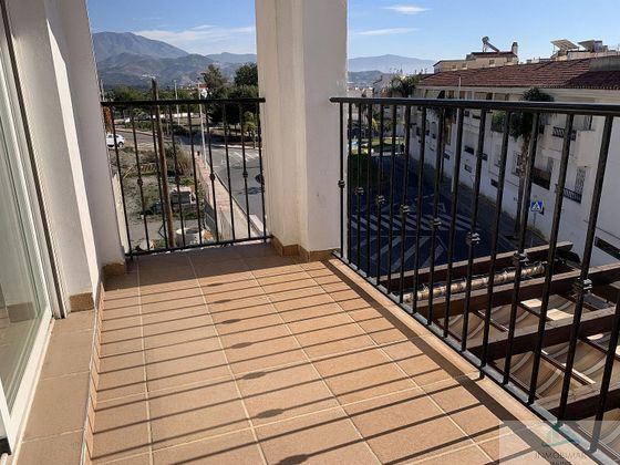 Foto 2 de Piso en venta en Salobreña de 3 habitaciones con terraza y balcón