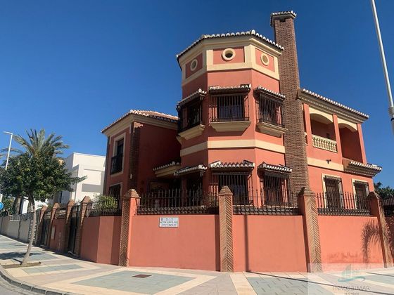 Foto 1 de Casa en venda a Playa de Granada de 5 habitacions amb terrassa i piscina