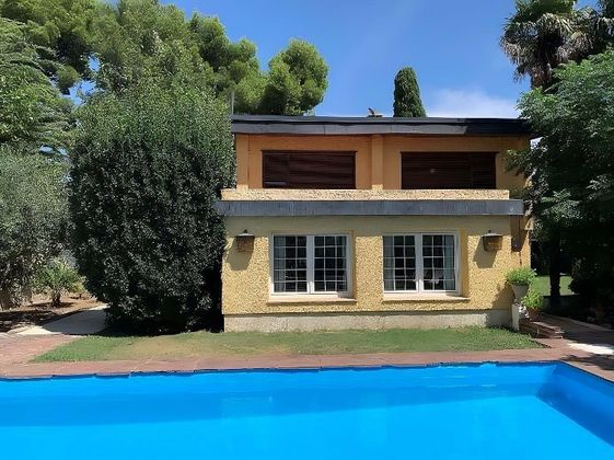 Foto 1 de Chalet en venta en Venta del Olivar de 6 habitaciones con terraza y piscina