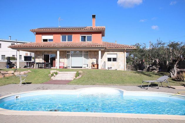 Foto 1 de Chalet en venta en Ardiaca - La Llosa de 6 habitaciones con terraza y piscina