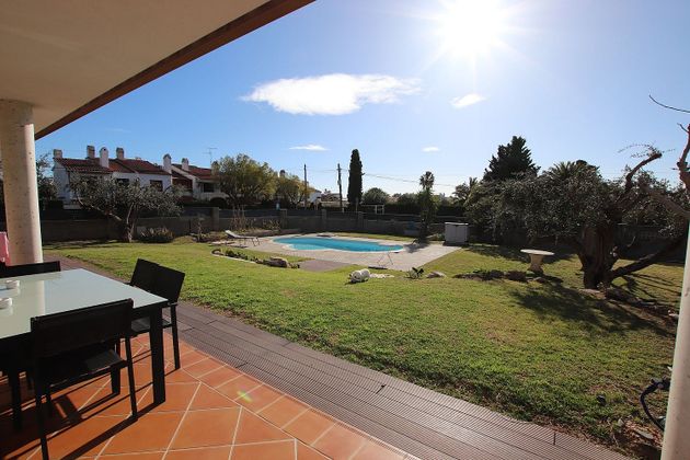 Foto 2 de Chalet en venta en Ardiaca - La Llosa de 6 habitaciones con terraza y piscina
