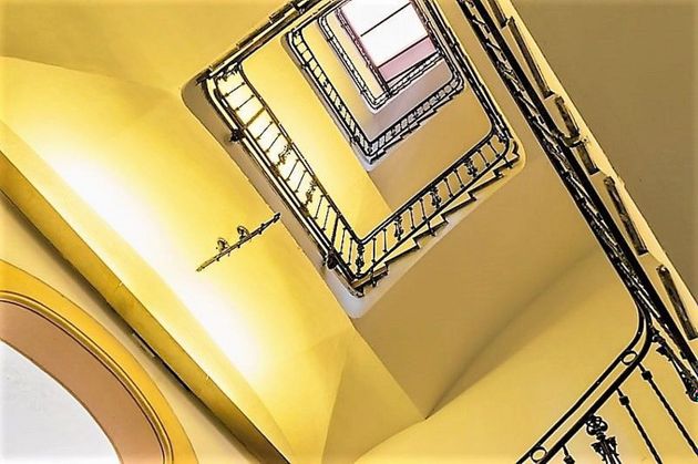 Foto 2 de Pis en venda a Mercat  - La Missió - Plaça dels Patins de 7 habitacions amb balcó i aire acondicionat