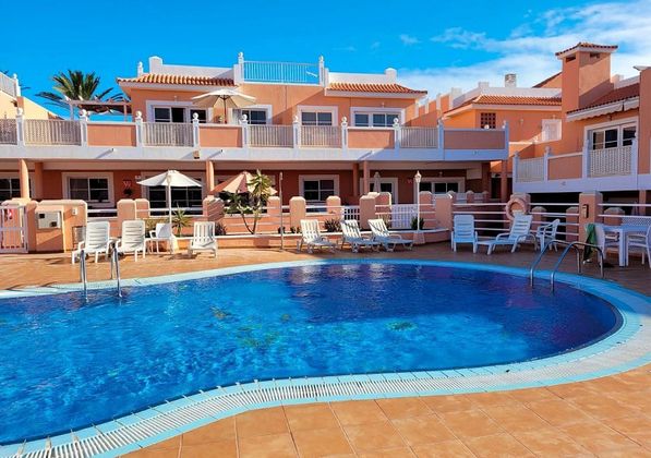 Foto 1 de Pis en venda a Caleta de Fuste de 2 habitacions amb terrassa i piscina